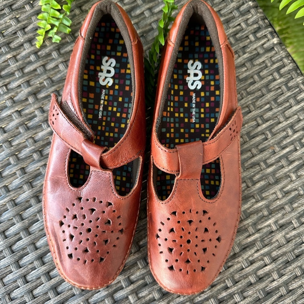 SAS Chestnut Leather Flats with Cutout Design - Picture 4 of 8